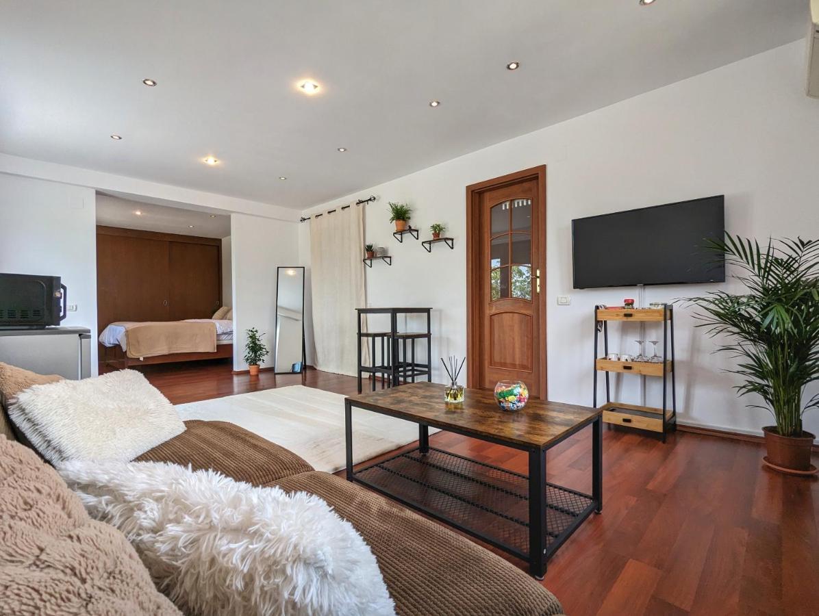 Horizon View Villa - Lakefront Terrace Suite بوخارست المظهر الخارجي الصورة
