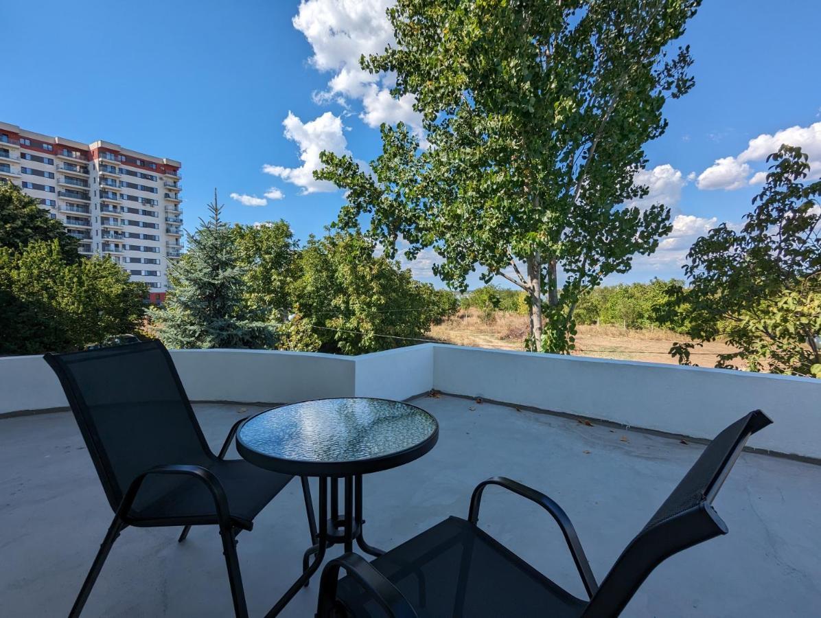 Horizon View Villa - Lakefront Terrace Suite بوخارست المظهر الخارجي الصورة